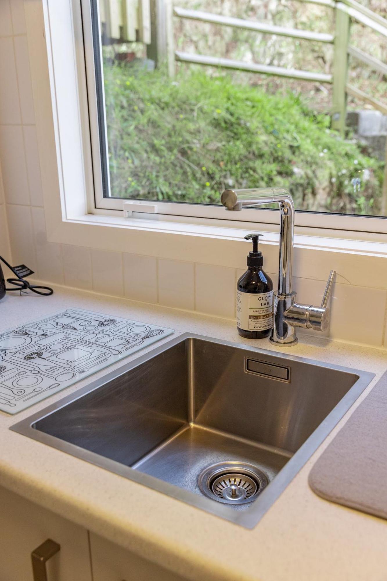 Back Garden Flat With Free On Street Parking And Fiber Wifi - 15 Mins To Ferry, Stadium, Cbd Веллингтон Экстерьер фото
